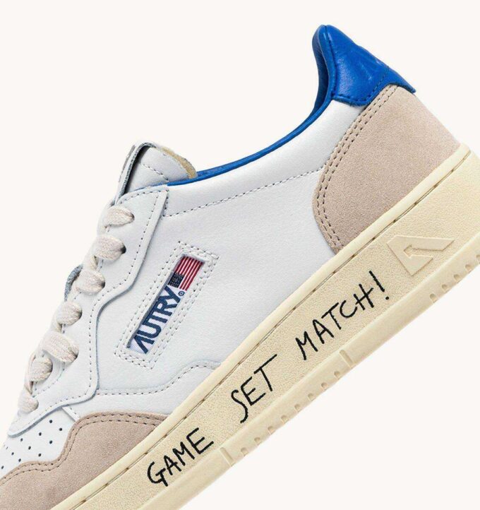 MEDALIST LOW SNEAKERS IN WHITE AND PALACE BLUE LEATHER AND SUEDE WITH LETTERING MEDALIST LOW SNEAKERS IN WHITE AND PALACE BLUE LEATHER AND SUEDE WITH LETTERING