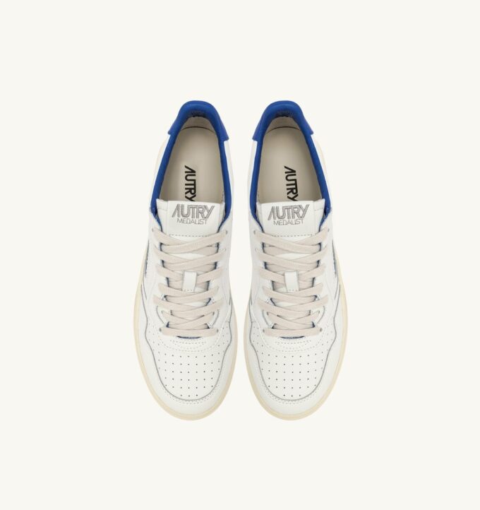 MEDALIST LOW SNEAKERS IN WHITE AND PALACE BLUE LEATHER WITH LETTERING MEDALIST LOW SNEAKERS IN WHITE AND PALACE BLUE LEATHER WITH LETTERING