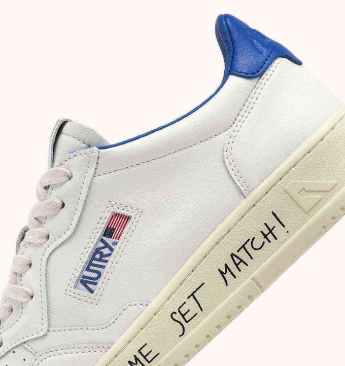 MEDALIST LOW SNEAKERS IN WHITE AND PALACE BLUE LEATHER WITH LETTERING MEDALIST LOW SNEAKERS IN WHITE AND PALACE BLUE LEATHER WITH LETTERING