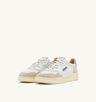 MEDALIST LOW SNEAKERS IN WHITE AND SANDSTORM LEATHER SUEDE
