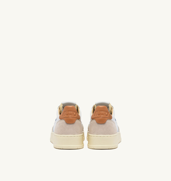 MEDALIST LOW SNEAKERS IN WHITE AND SANDSTORM LEATHER SUEDE