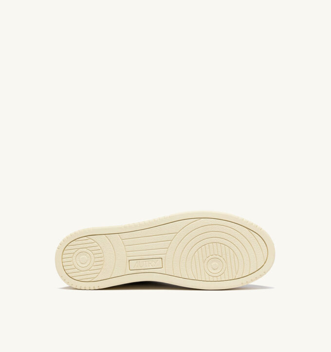 MEDALIST LOW SNEAKERS IN WHITE AND SANDSTORM LEATHER SUEDE