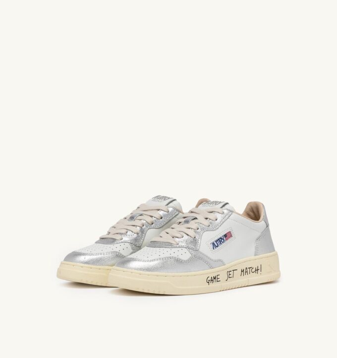 MEDALIST LOW SNEAKERS IN WHITE AND SILVER LEATHER WITH LETTERING MEDALIST LOW SNEAKERS IN WHITE AND SILVER LEATHER WITH LETTERING