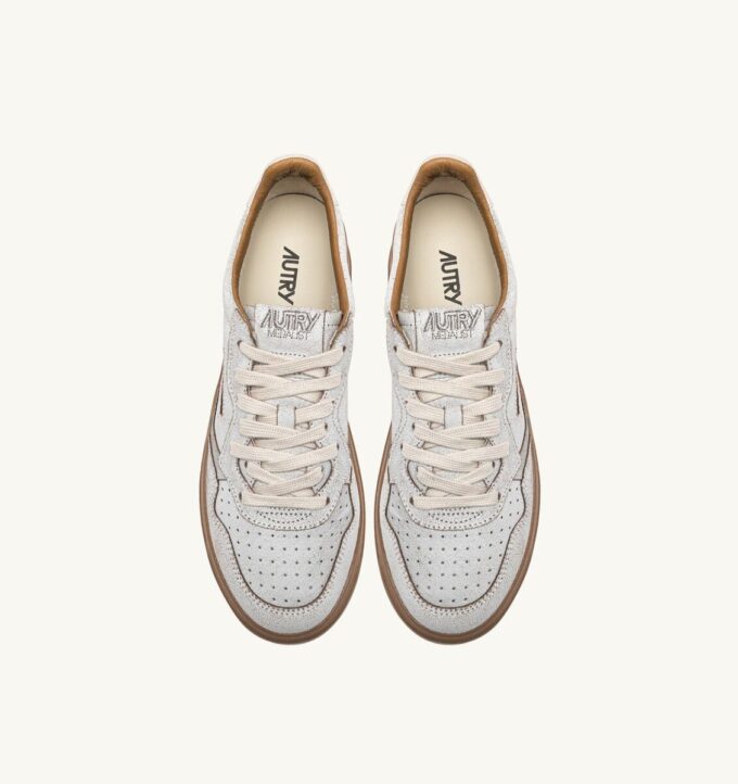 MEDALIST LOW SNEAKERS IN WHITE AND TOBACCO BROWN SCRAPED EFFECT SUEDE