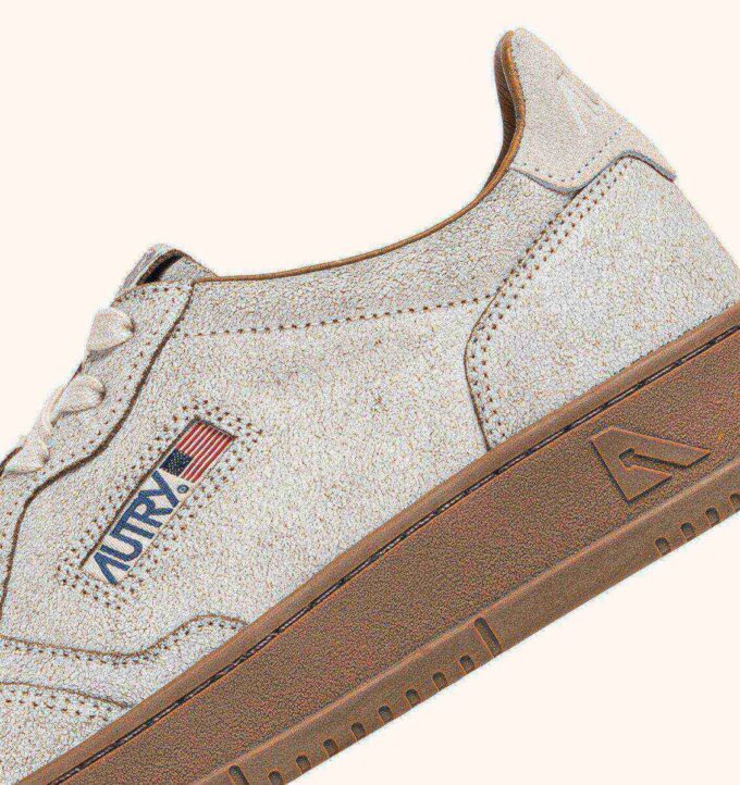 MEDALIST LOW SNEAKERS IN WHITE AND TOBACCO BROWN SCRAPED EFFECT SUEDE
