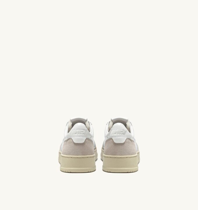 BASKETS MEDALIST LOW EN CUIR BLANC ET DAIM BEIGE