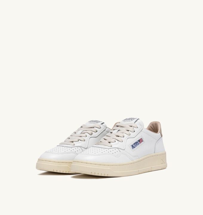 MEDALIST LOW SNEAKERS IN WHITE LEATHER AND TIDAL FOAM