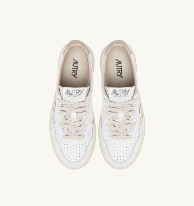 MEDALIST LOW SNEAKERS IN WHITE LEATHER AND TIDAL FOAM