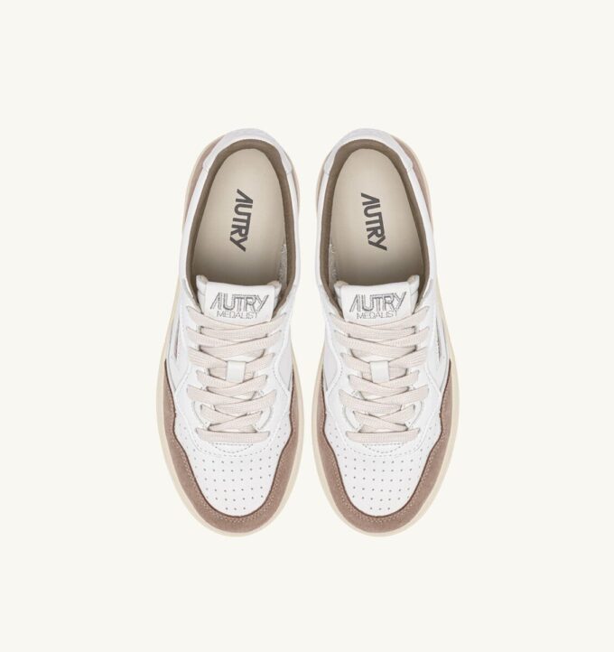 MEDALIST LOW SNEAKERS IN WHITE LEATHER AND TOBACCO SUEDE