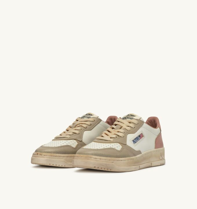 MEDALIST LOW SNEAKERS SUPER VINTAGE IN WHITE CAMEO BROWN AND SAFARI LEATHER MEDALIST LOW SNEAKERS SUPER VINTAGE IN WHITE CAMEO BROWN AND SAFARI LEATHER