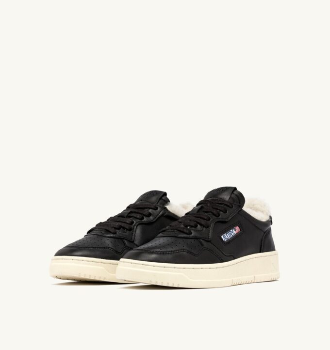 MEDALIST LOW SUPER SOFT SNEAKERS IN BLACK LEATHER