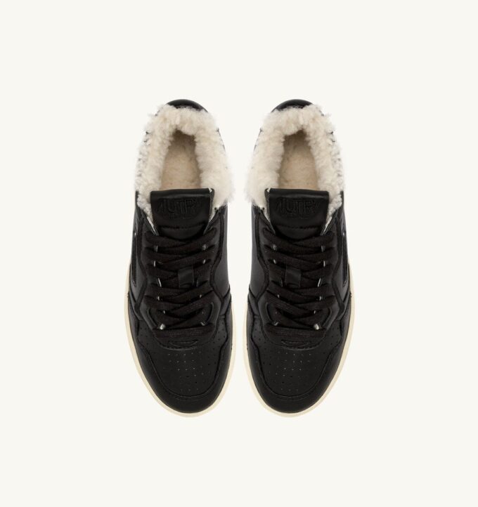 MEDALIST LOW SUPER SOFT SNEAKERS IN BLACK LEATHER