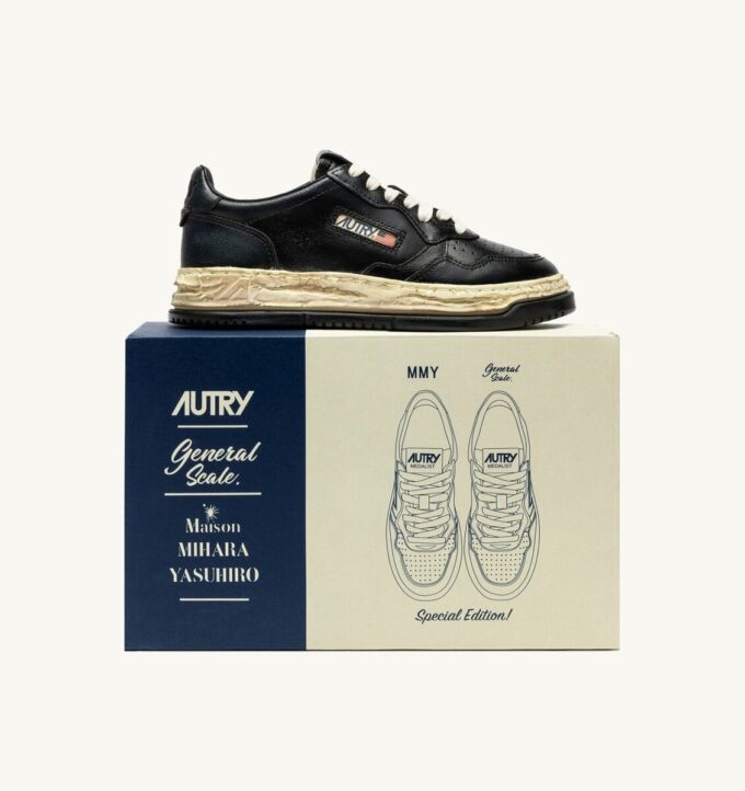MEDALIST LOW SUPER VINTAGE ‘Autry x Maison MIHARA YASUHIRO General Scale.’ SNEAKERS IN BLACK LEATHER MEDALIST LOW SUPER VINTAGE ‘Autry x Maison MIHARA YASUHIRO General Scale.’ SNEAKERS IN BLACK LEATHER
