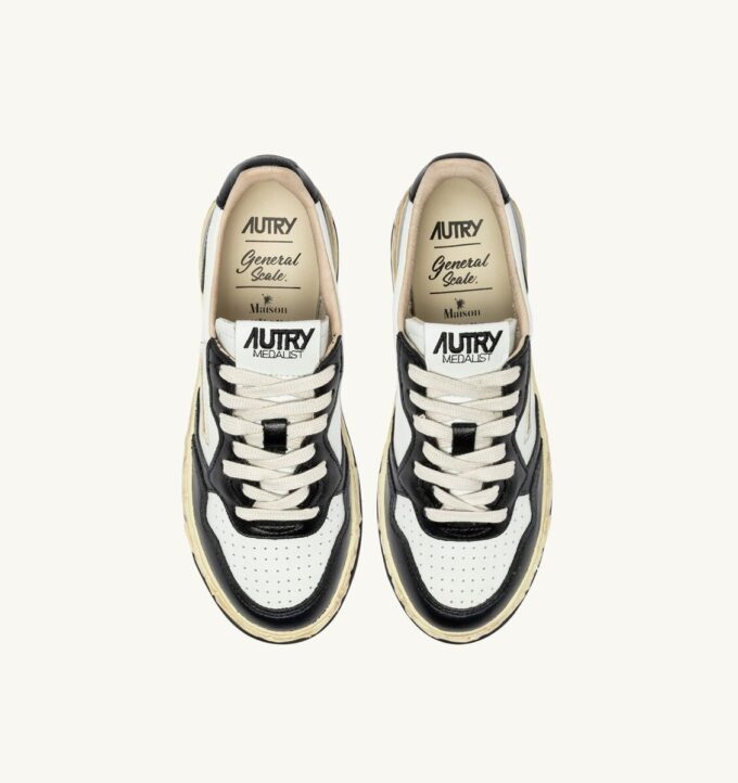 MEDALIST LOW SUPER VINTAGE ‘Autry x Maison MIHARA YASUHIRO General Scale.’ SNEAKERS IN WHITE AND BLACK LEATHER MEDALIST LOW SUPER VINTAGE ‘Autry x Maison MIHARA YASUHIRO General Scale.’ SNEAKERS IN WHITE AND BLACK LEATHER