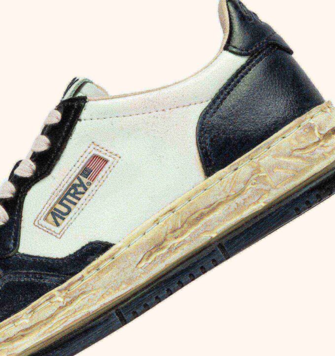 MEDALIST LOW SUPER VINTAGE ‘Autry x Maison MIHARA YASUHIRO General Scale.’ SNEAKERS IN WHITE AND BLACK LEATHER MEDALIST LOW SUPER VINTAGE ‘Autry x Maison MIHARA YASUHIRO General Scale.’ SNEAKERS IN WHITE AND BLACK LEATHER