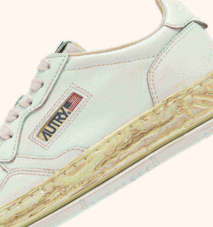 MEDALIST LOW SUPER VINTAGE ‘Autry x Maison MIHARA YASUHIRO General Scale.’ SNEAKERS IN WHITE LEATHER MEDALIST LOW SUPER VINTAGE ‘Autry x Maison MIHARA YASUHIRO General Scale.’ SNEAKERS IN WHITE LEATHER