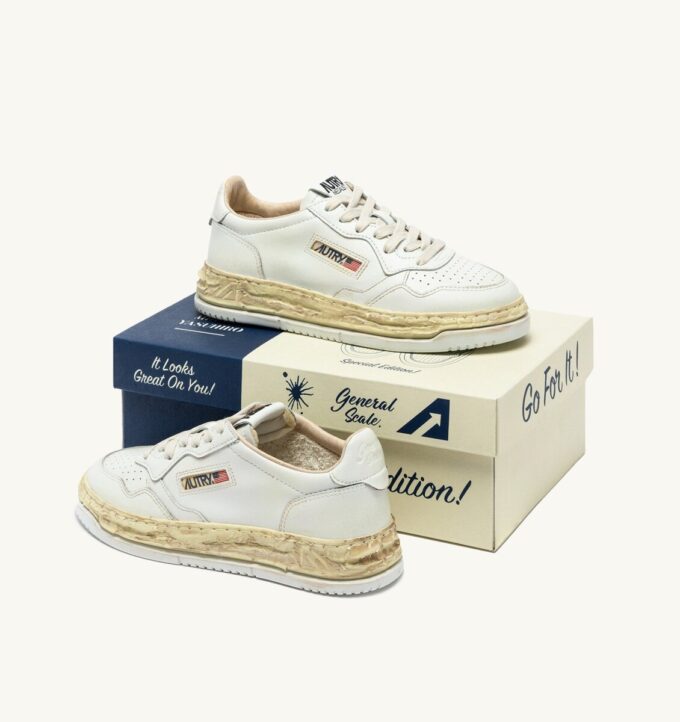 MEDALIST LOW SUPER VINTAGE ‘Autry x Maison MIHARA YASUHIRO General Scale.’ SNEAKERS IN WHITE LEATHER MEDALIST LOW SUPER VINTAGE ‘Autry x Maison MIHARA YASUHIRO General Scale.’ SNEAKERS IN WHITE LEATHER