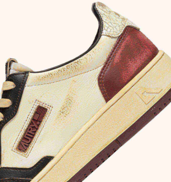 MEDALIST LOW SUPER VINTAGE SNEAKERS IN WHITE, BLACK AND SYRAH LEATHER