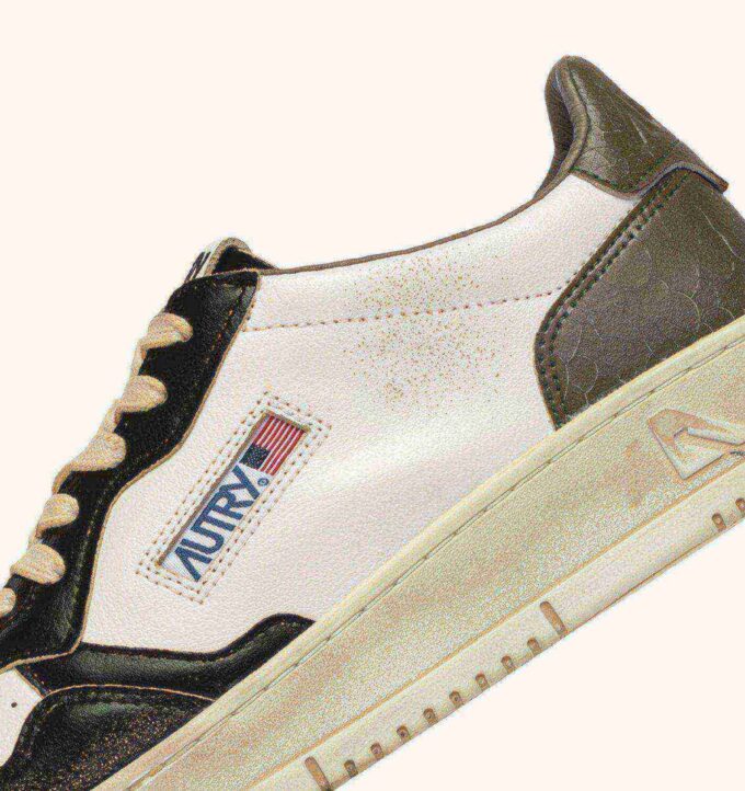 MEDALIST LOW SUPER VINTAGE SNEAKERS IN WHITE COVERT GREEN AND BLACK