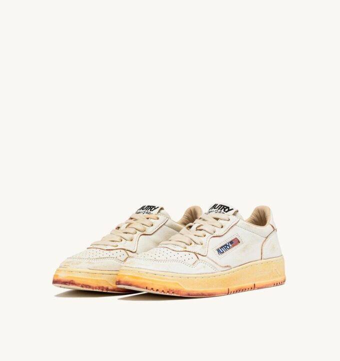 MEDALIST LOW SUPER VINTAGE SNEAKERS IN WHITE SCRUBBED LEATHER MEDALIST LOW SUPER VINTAGE SNEAKERS IN WHITE SCRUBBED LEATHER