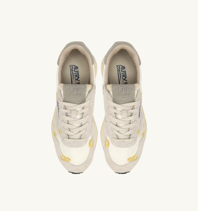 REELWIND LOW SNEAKERS IN WHITE AND BUTTERCUP EMBROIDERY