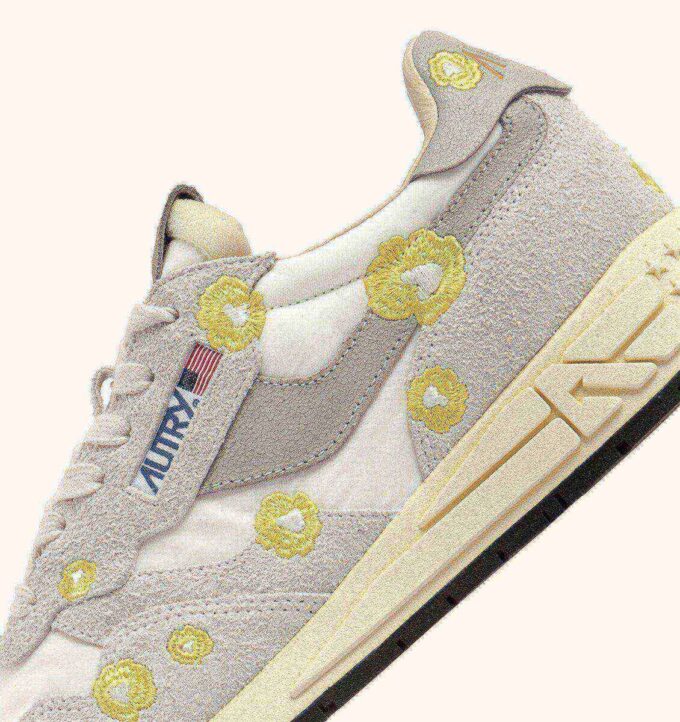 REELWIND LOW SNEAKERS IN WHITE AND BUTTERCUP EMBROIDERY