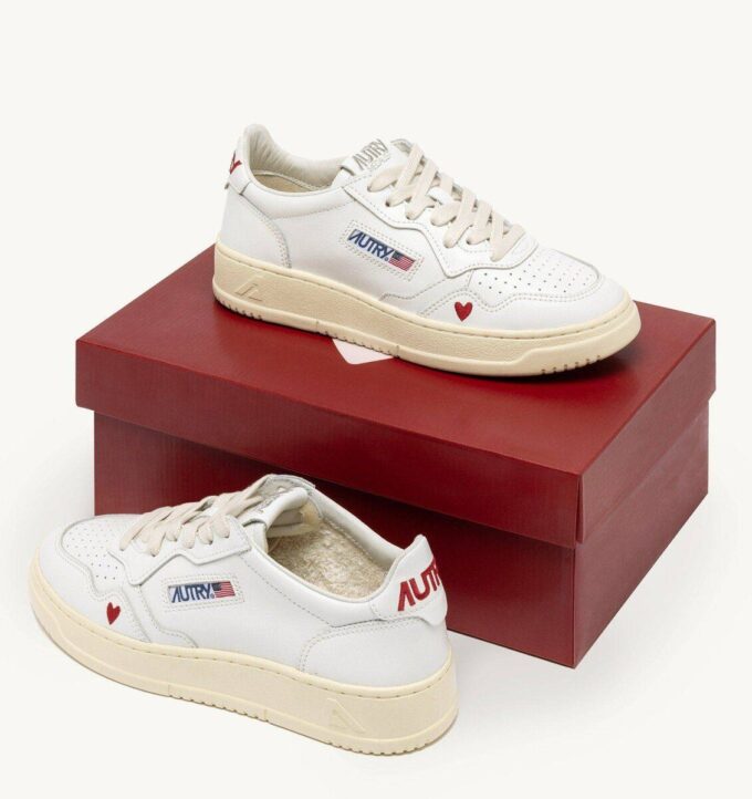 SNEAKERS MEDALIST ‘LOVE’ IN WHITE AND RED LEATHER