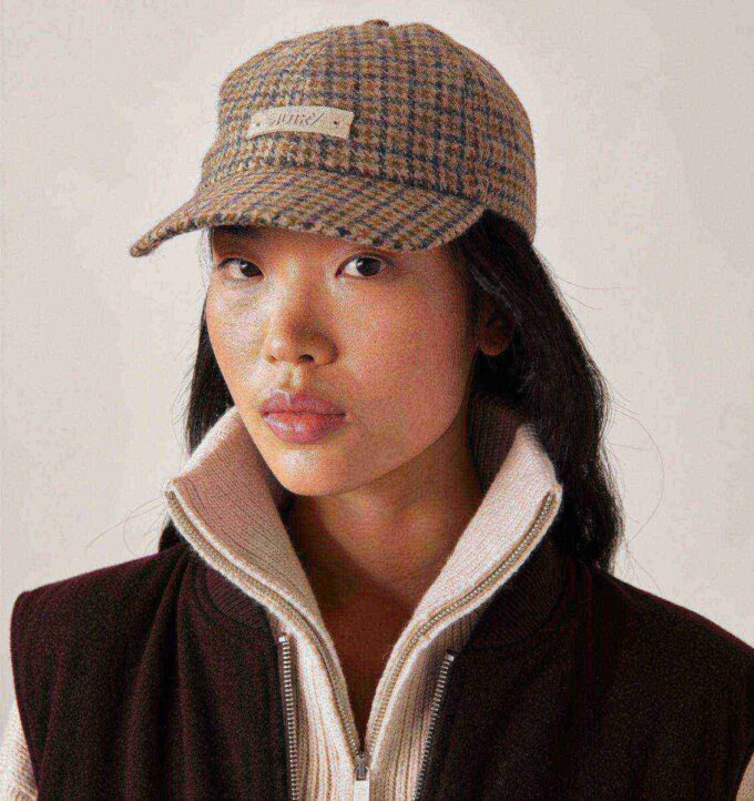 UNISEX BASEBALL CAP WITH LOGO PATCH