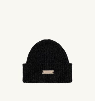 UNISEX BEANIE WITH LOGO PATCH