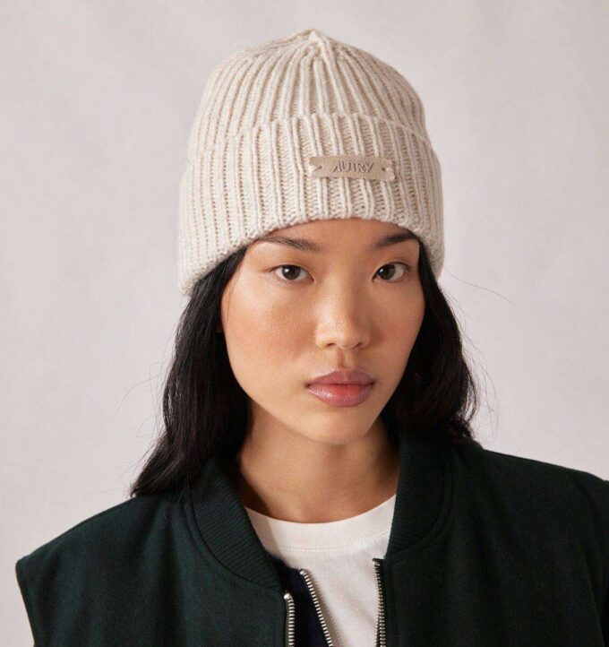 UNISEX BEANIE WITH LOGO PATCH