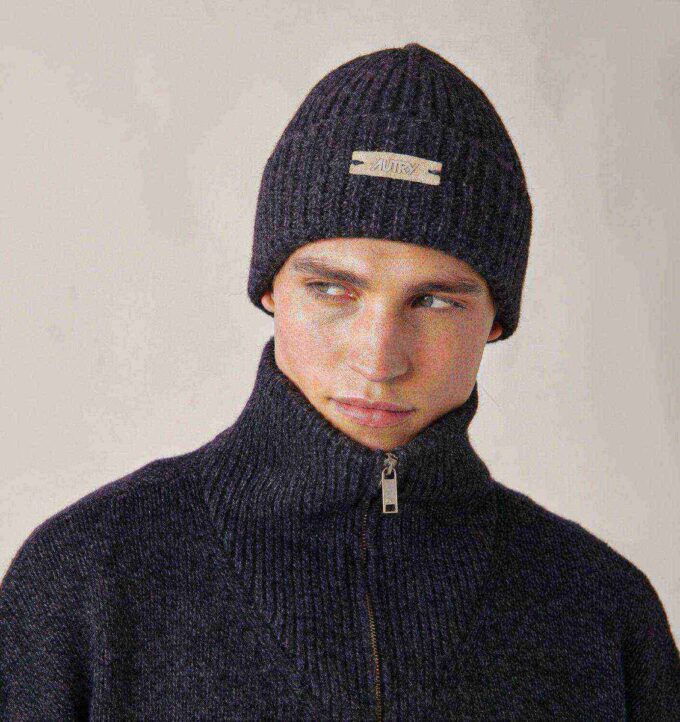 UNISEX BEANIE WITH LOGO PATCH