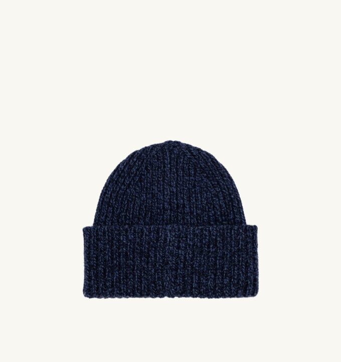 UNISEX BEANIE WITH LOGO PATCH