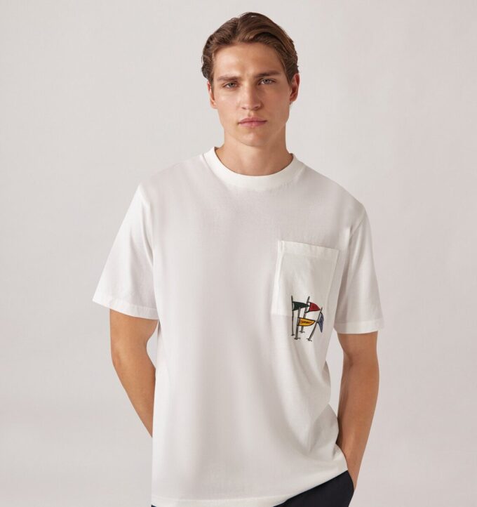UNISEX FLAGS POCKET GRAPHIC TEE UNISEX FLAGS POCKET GRAPHIC TEE
